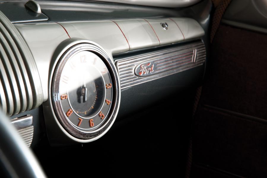  Ford Super DeLuxe Business Coupe 1946 года  (фото 10 из 20)